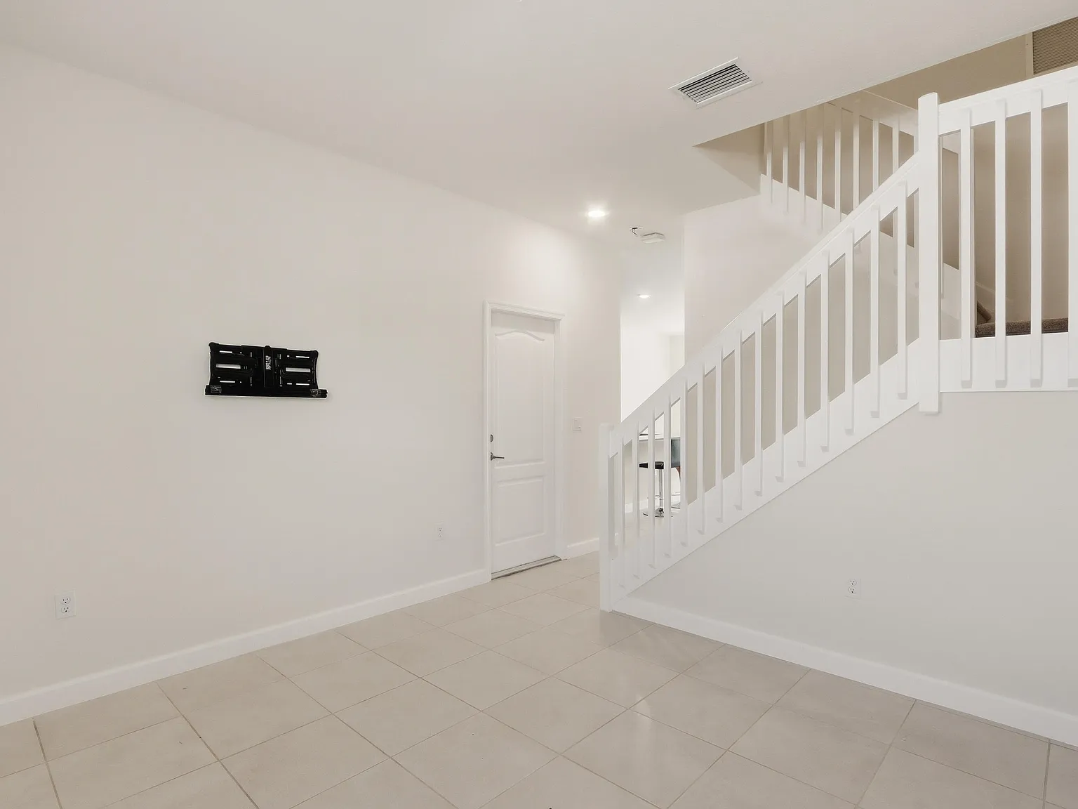 3 bed, 2.5 bath, 1690 sqft, $2,250 — Photo 4
