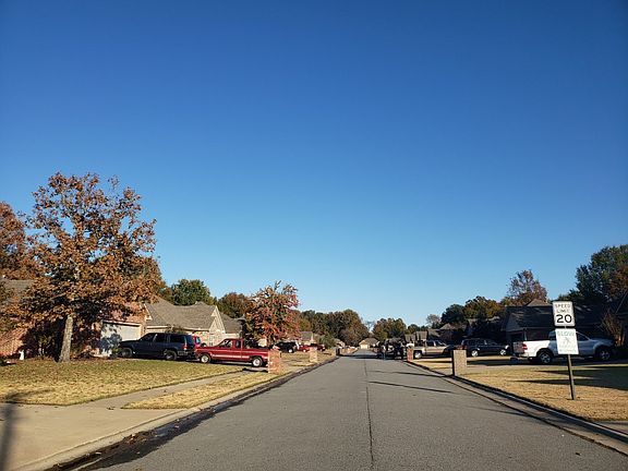 5th image of 17 Brentwood Dr