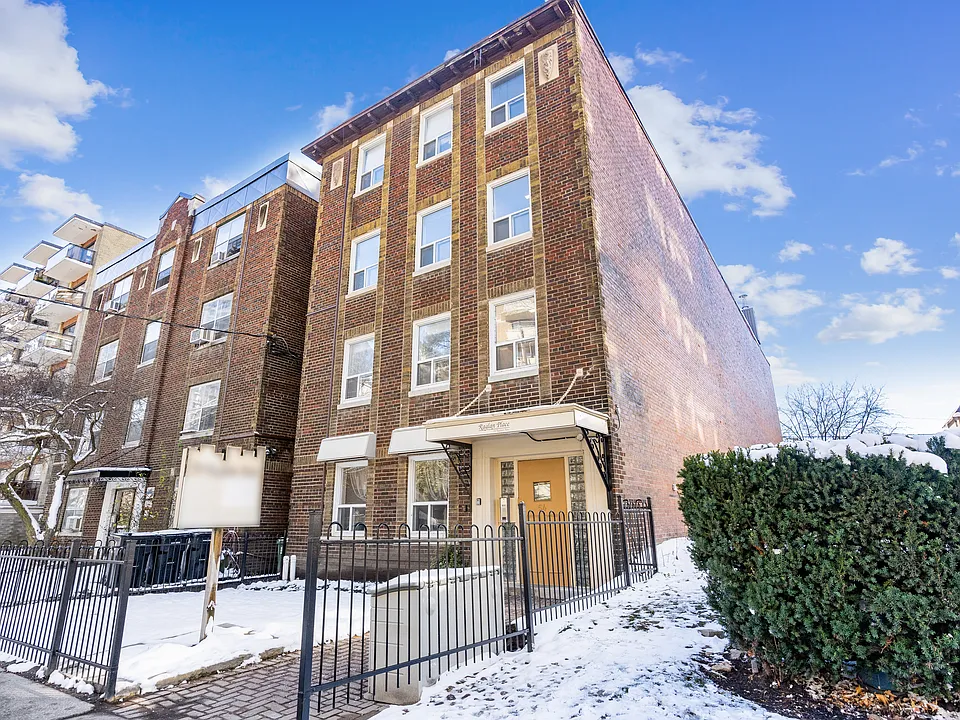 54 Raglan Ave