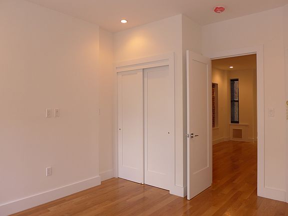 4th image of 532 Chauncey St APT 2L