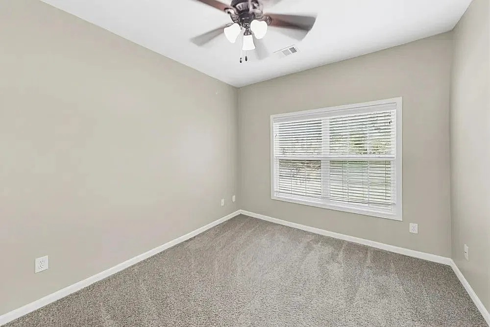 3 bed, 8.0 bath, 2400 sqft, $1,580 — Photo 4