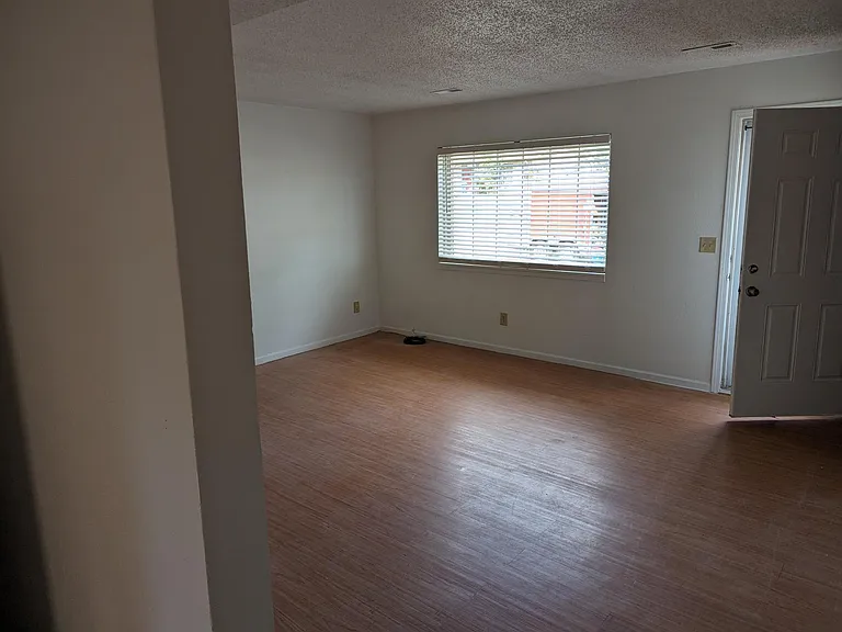 528 Mockingbird St #A — Photo 10