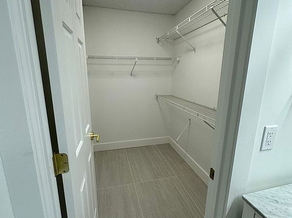 652 NE Wax Myrtle Way