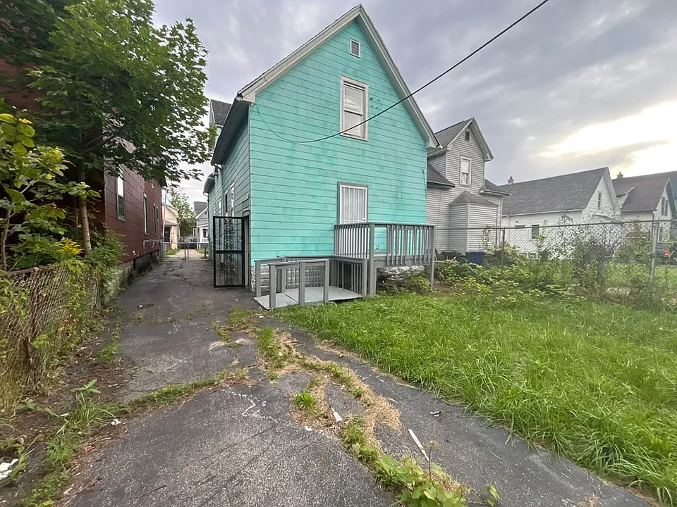 22 Schreck Ave #1