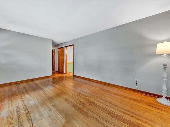 4th image of 1056 Slow Walk Dr