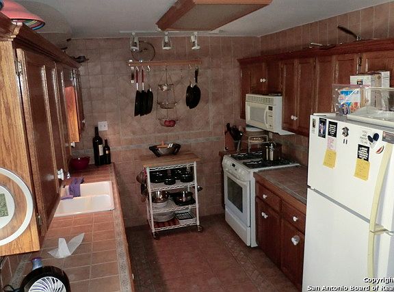 3rd image of 422 Shannon Lee St