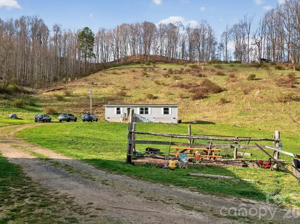 212 Ball Hollow Ln, Burnsville, NC 28714