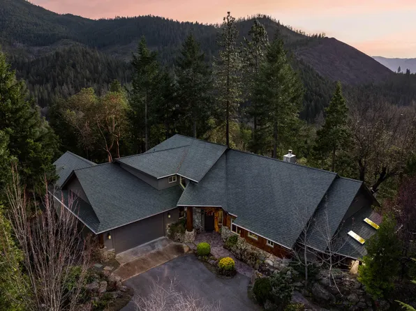 211 Shorthorn Gulch Rd, Grants Pass, OR 97526