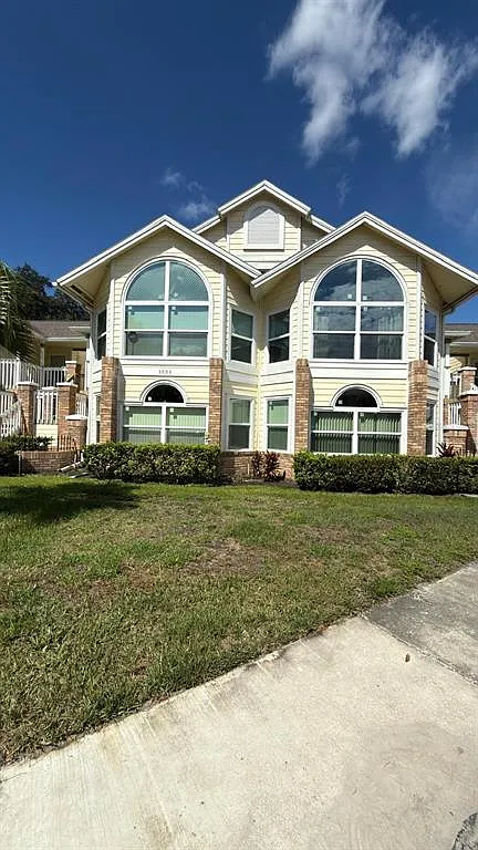 3 bed, 2.0 bath, 1220 sqft, $2,100 — Photo 1