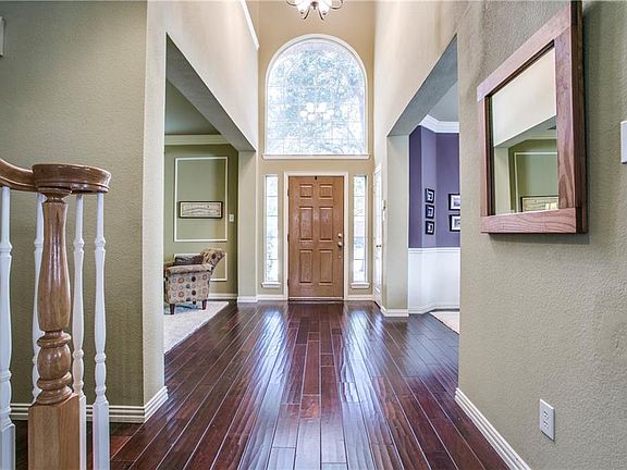 3rd image of 6805 Colonnade Dr