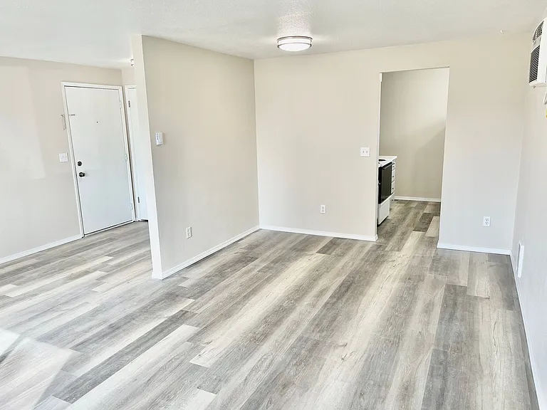 225 E Westview Ave — Photo 4