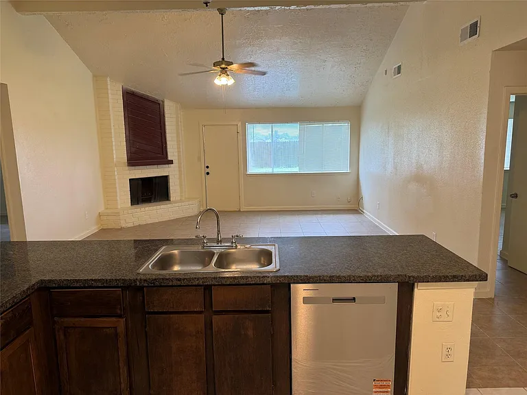 8307 Bird Meadow Ln — Photo 6