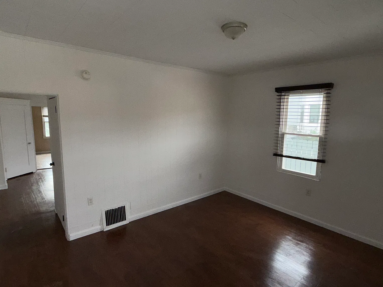 3 bed, $1,400 — Photo 2