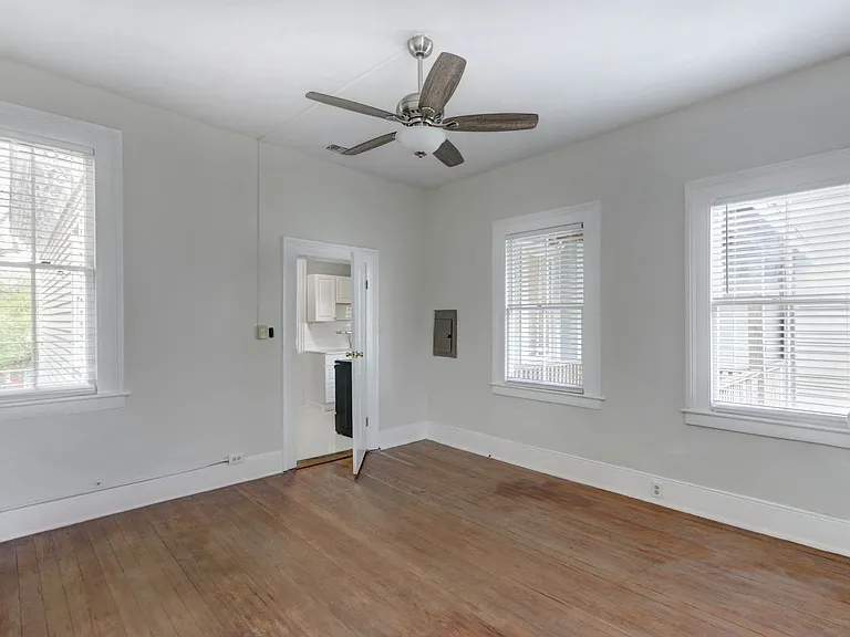 218 E Henry St #B — Photo 11
