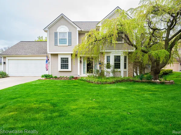 1247 Glenwood Ct, Walled Lake, MI 48390