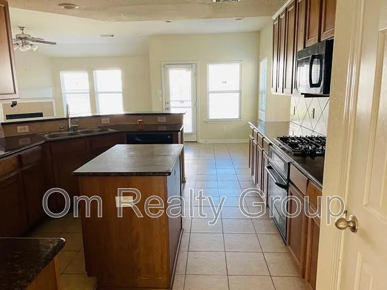 9506 Carsonmont Ln — Photo 7