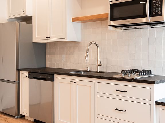 3rd image of 87 S Oak St #218