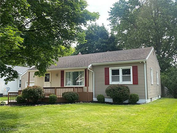 3rd image of 139 9th St NE