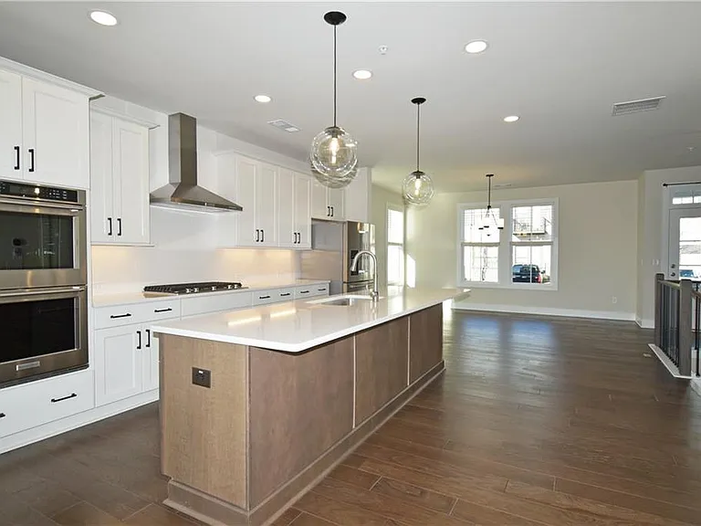 1208 Waterfall Ct — Photo 3