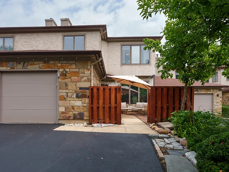 9 Woodmont Dr #9 — Photo 3
