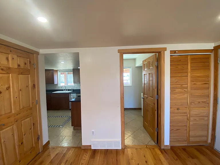 618 1/2 W Indian Creek Dr — Photo 14
