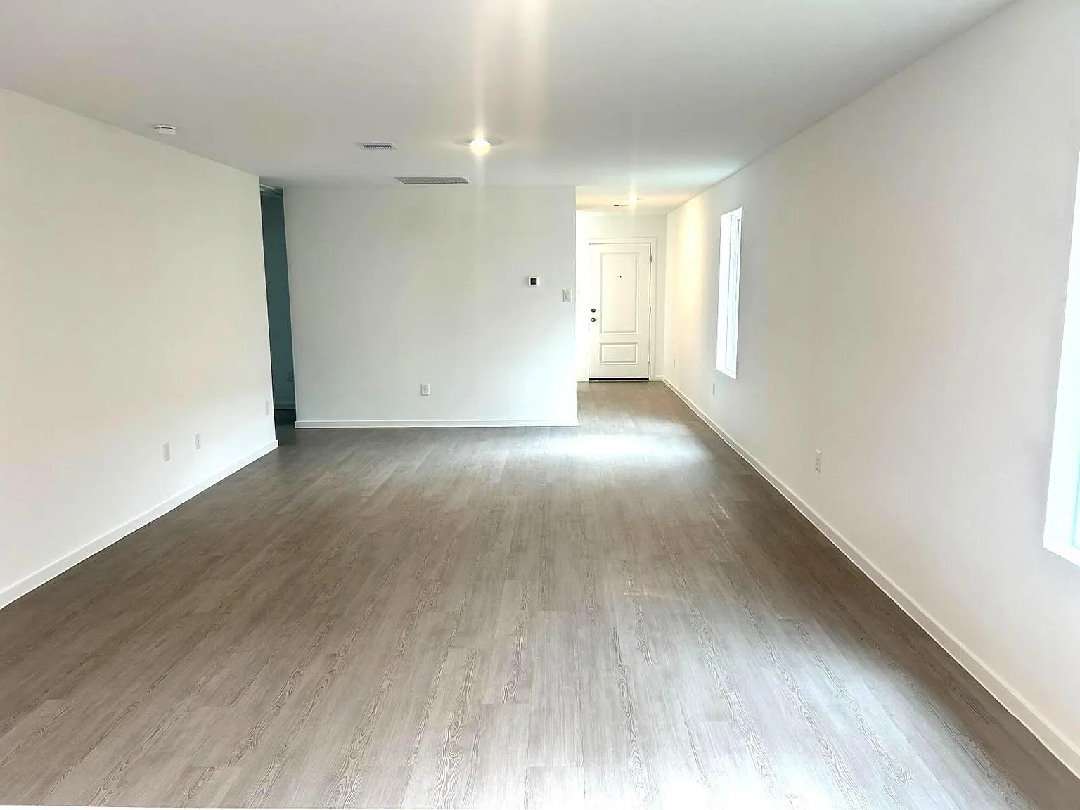 3 bed, 2.0 bath, 1461 sqft, $2,050 — Photo 4
