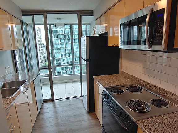 4th image of 1200 Georgia St W