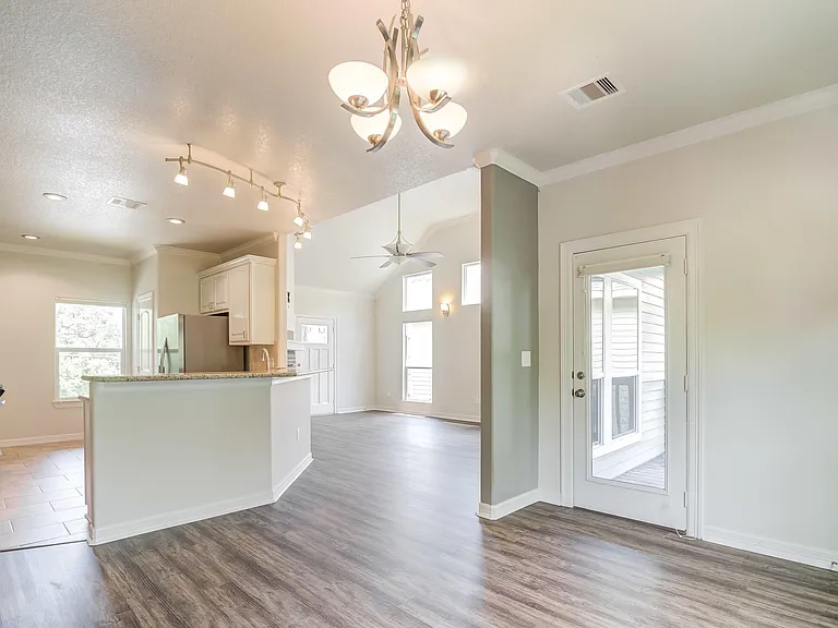 1009 Bryan Ave — Photo 13