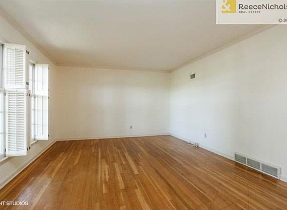 5th image of 11835 Oak St
