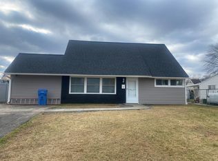 47 Mintleaf Rd, Levittown, PA 19056