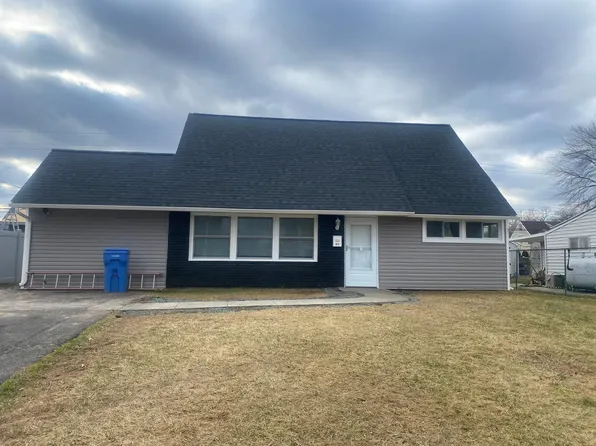 47 Mintleaf Rd, Levittown, PA 19056
