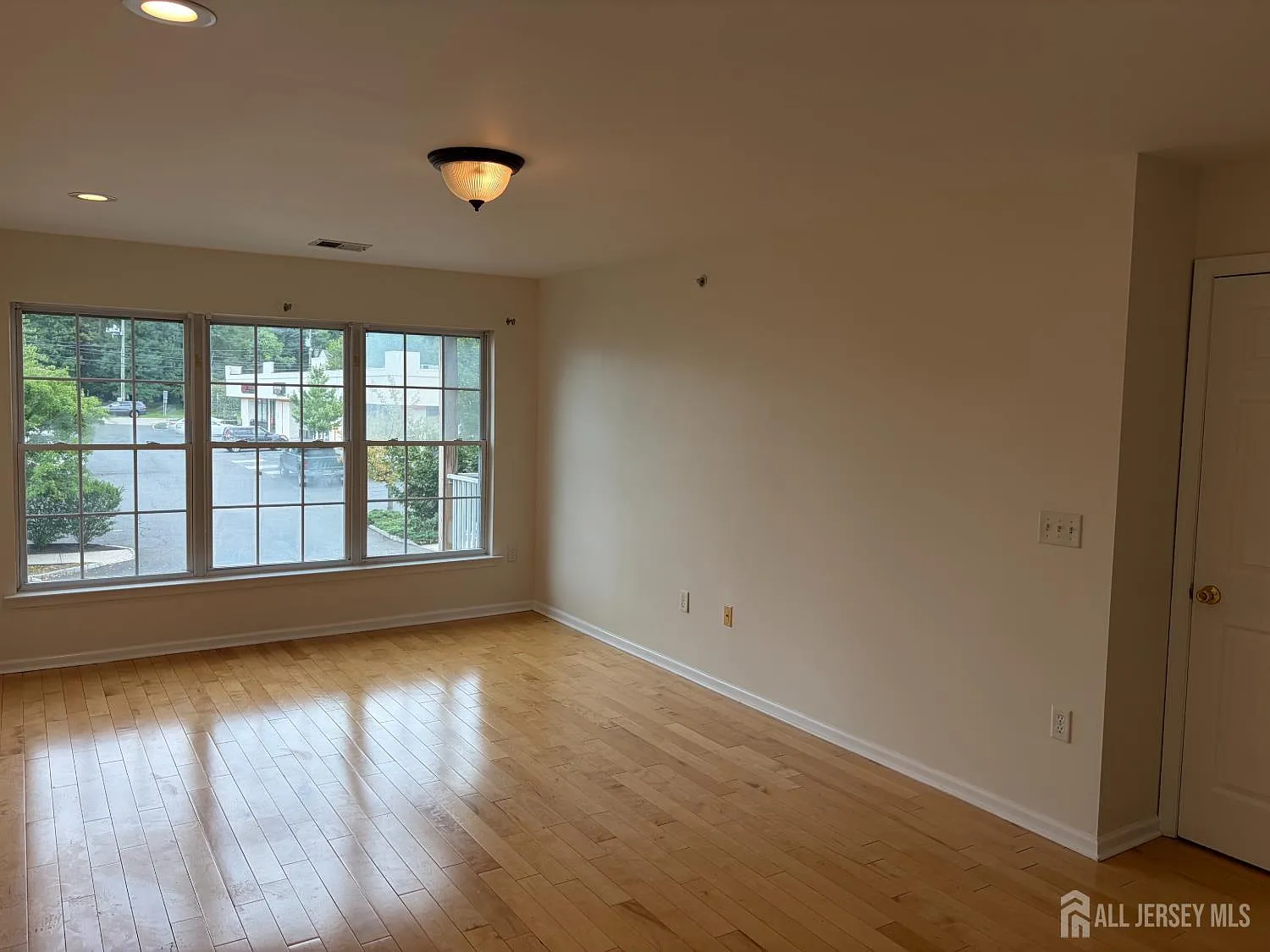 2 bed, 2.0 bath, 1174 sqft, $2,650 — Photo 4