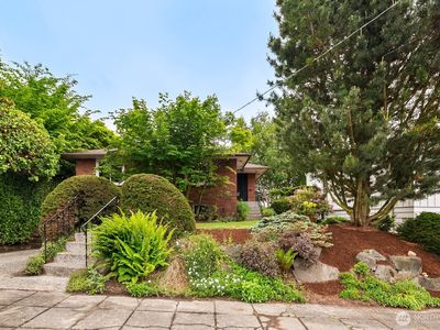 2811 W Howe Street, Seattle, WA, 98199