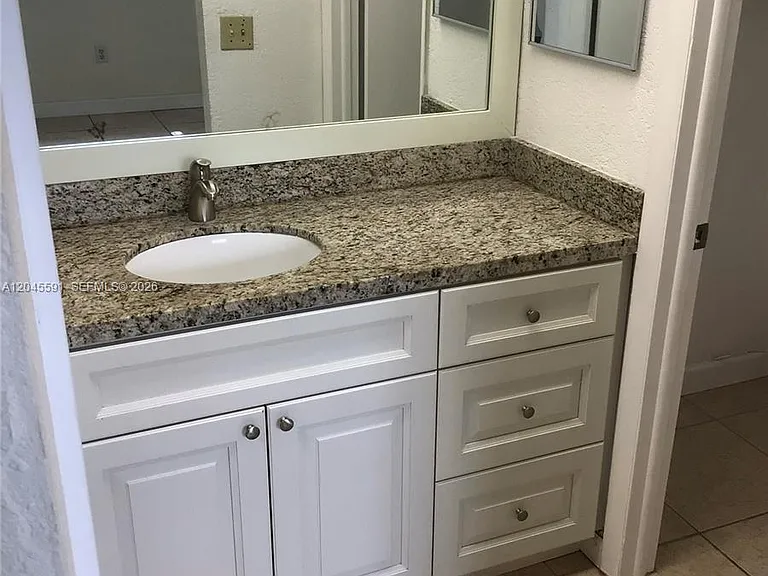 10975 SW 107th St #302 — Photo 7