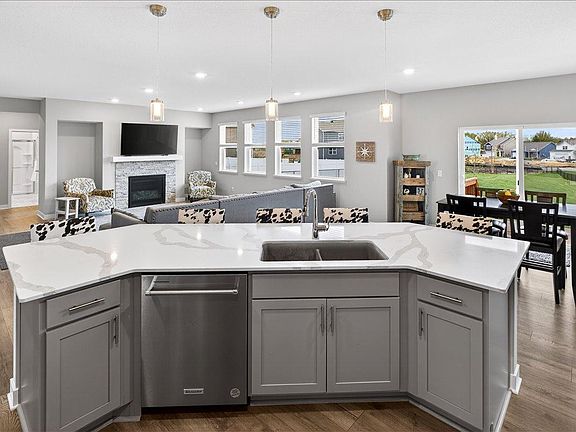 4th image of 415 Prairie Rose Ln