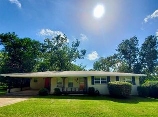 101 Davis St, Headland, AL 36345