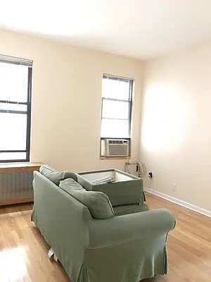 Rented by Zikos Realty Services | media 18