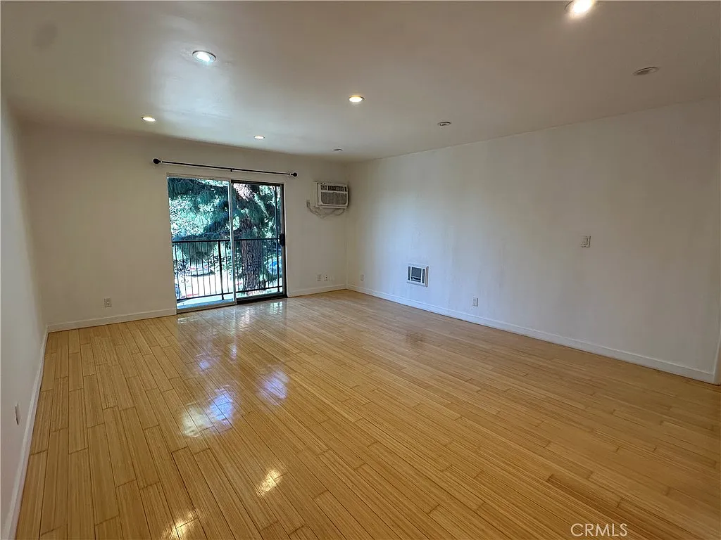1 bed, 793 sqft, $3,100 — Photo 3