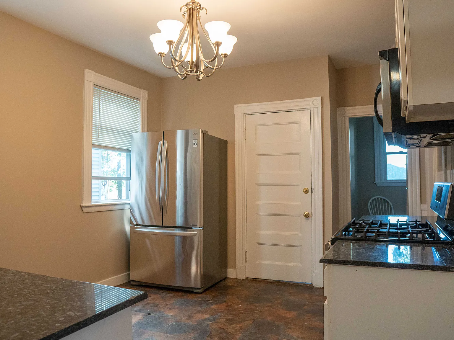 4 bed, $5,800 — Photo 2