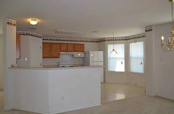 4th image of 221 Wegstrom St
