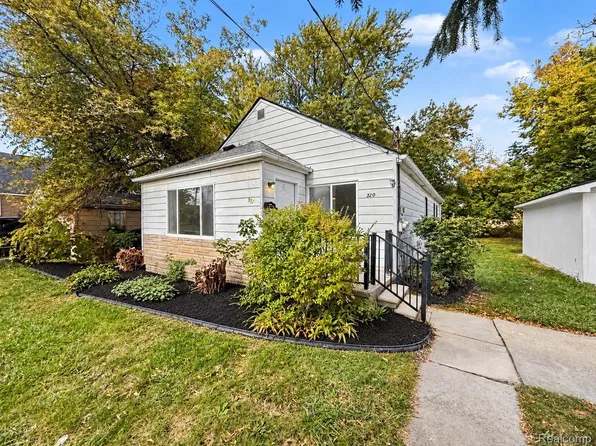 320 Rapid St, Pontiac, MI 48341