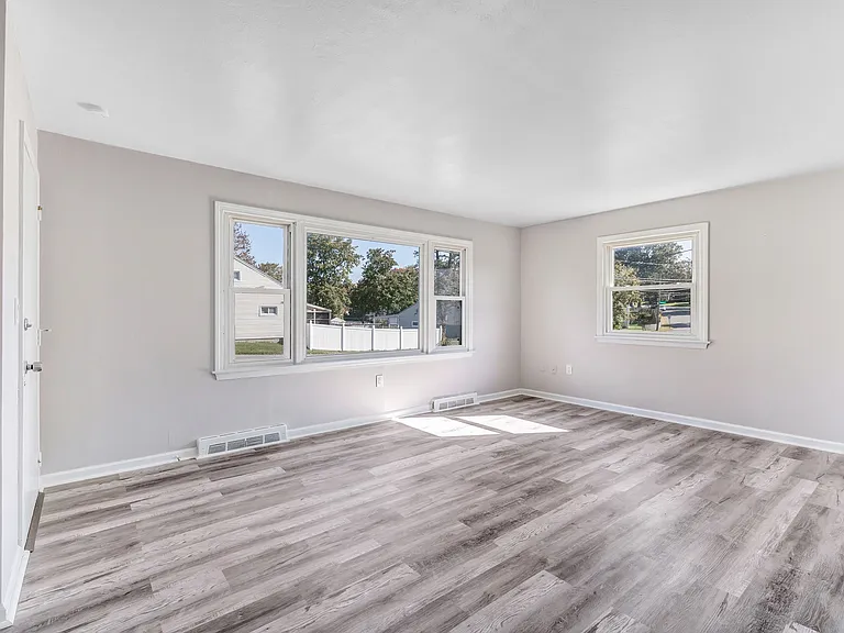 134 Alexander Ave — Photo 9