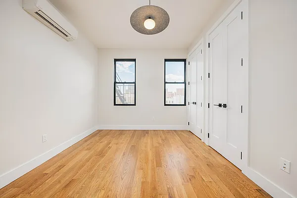 Rented by Space Link Realty | media 4