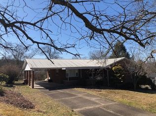 213 Oak Dr, Hurricane, WV 25526