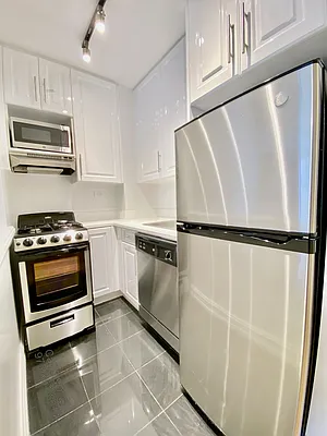 Rented by Bond New York | media 23