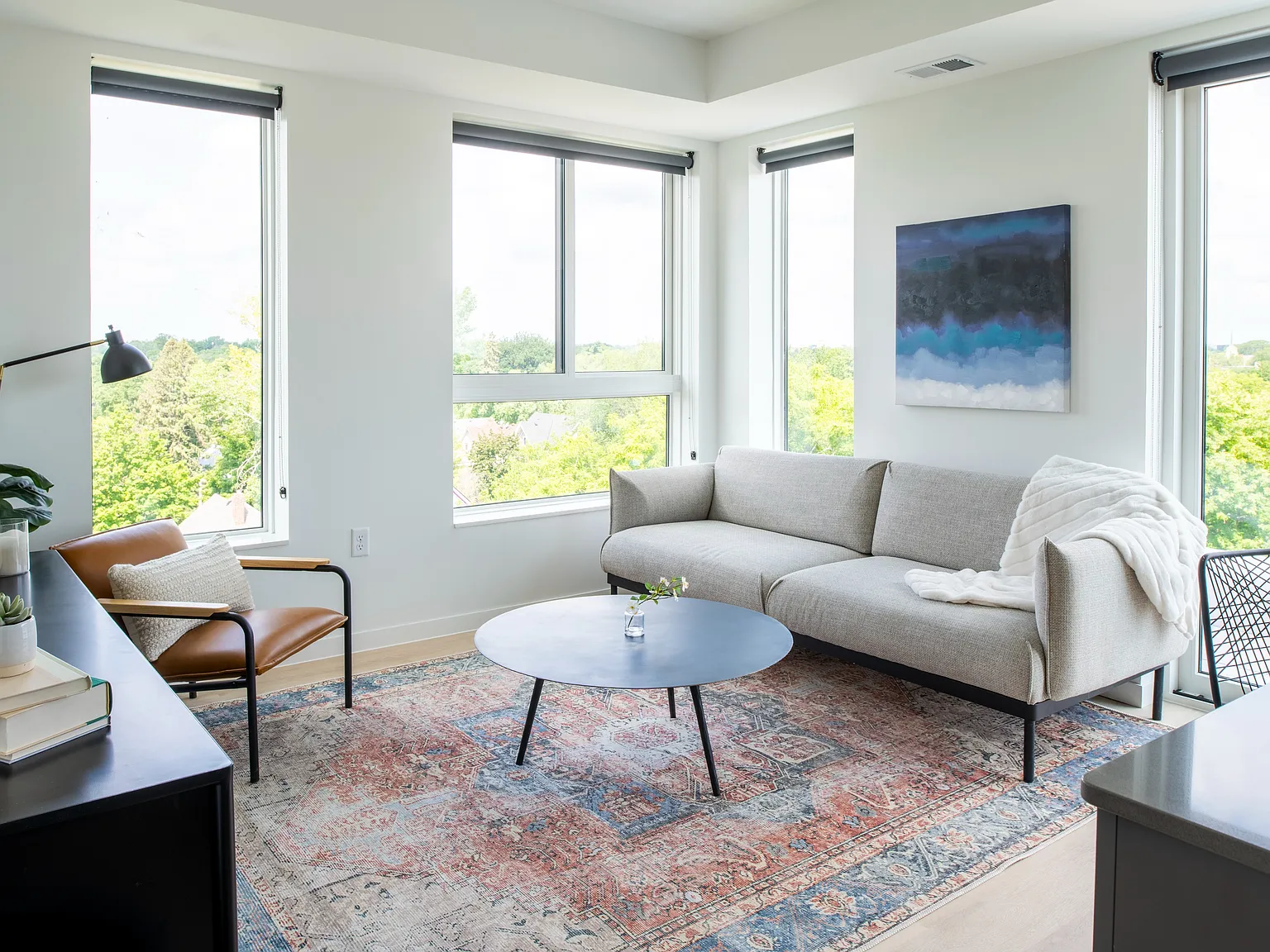 Akin Apartments — Photo 3