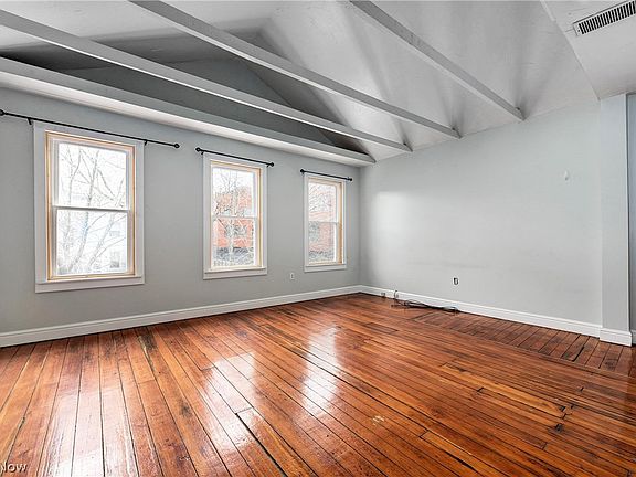 4th image of 2127 W 21st St