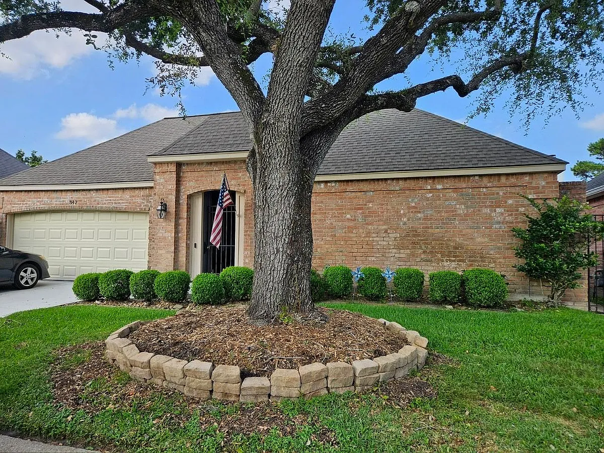 Building Photo - 347 W Champions Colony #III