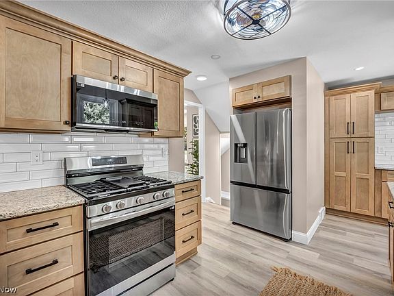2nd image of 2368 Eardley Rd