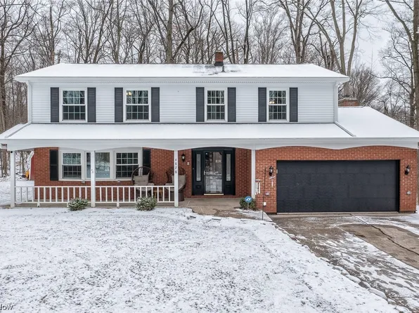 682 Center Rd, Hinckley, OH 44233